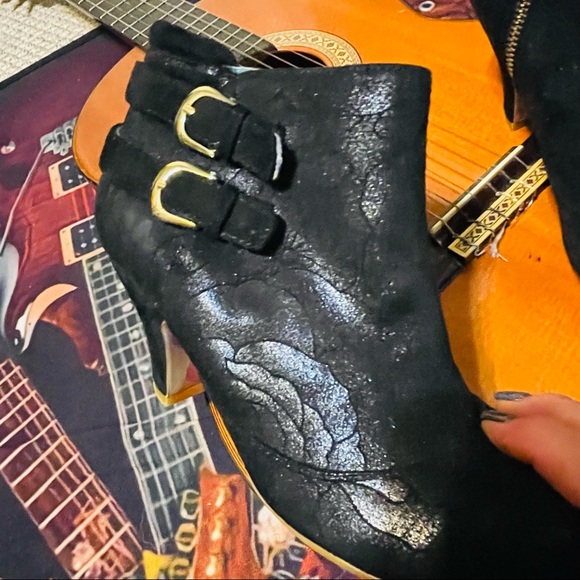 SALE!!! 🦇Fabulous Irregular Choice Retro Zip Moire Patterned Ankle Boots! - Picture 11 of 15